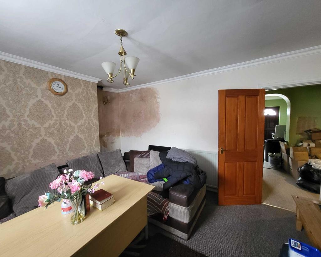 Woodsome Estate, Batley 4 bed terraced house £200,000