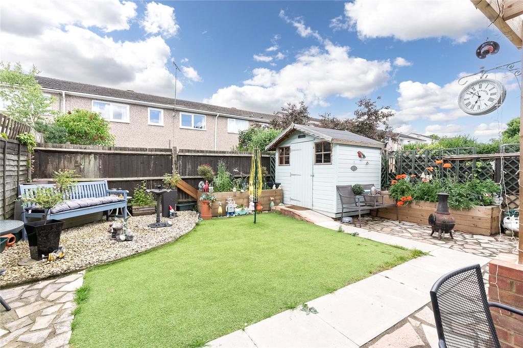 Aysgarth, Bracknell, Berkshire, RG12 3 bed end of terrace house £350,000
