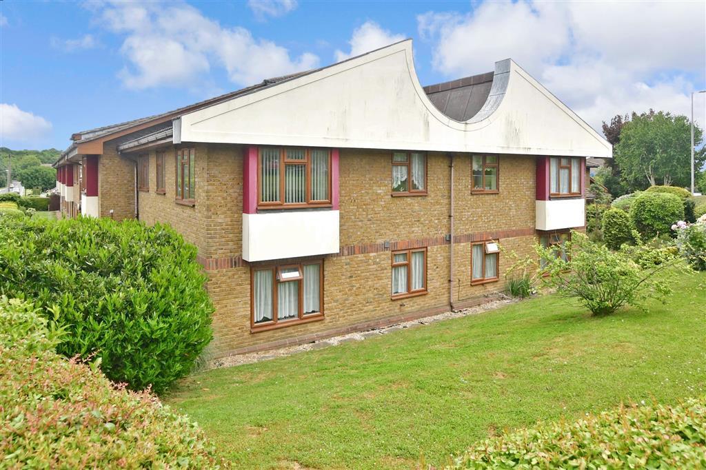 Outwood Common Road, Billericay, Essex 1 bed flat £170,000