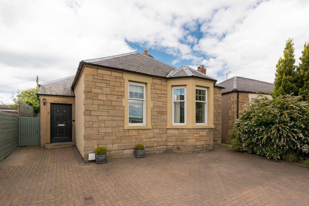 9 Eskbank Road, Bonnyrigg... 3 bed detached house £315,000