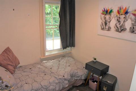18 Barrack Square, Grantham, NG31 9DG