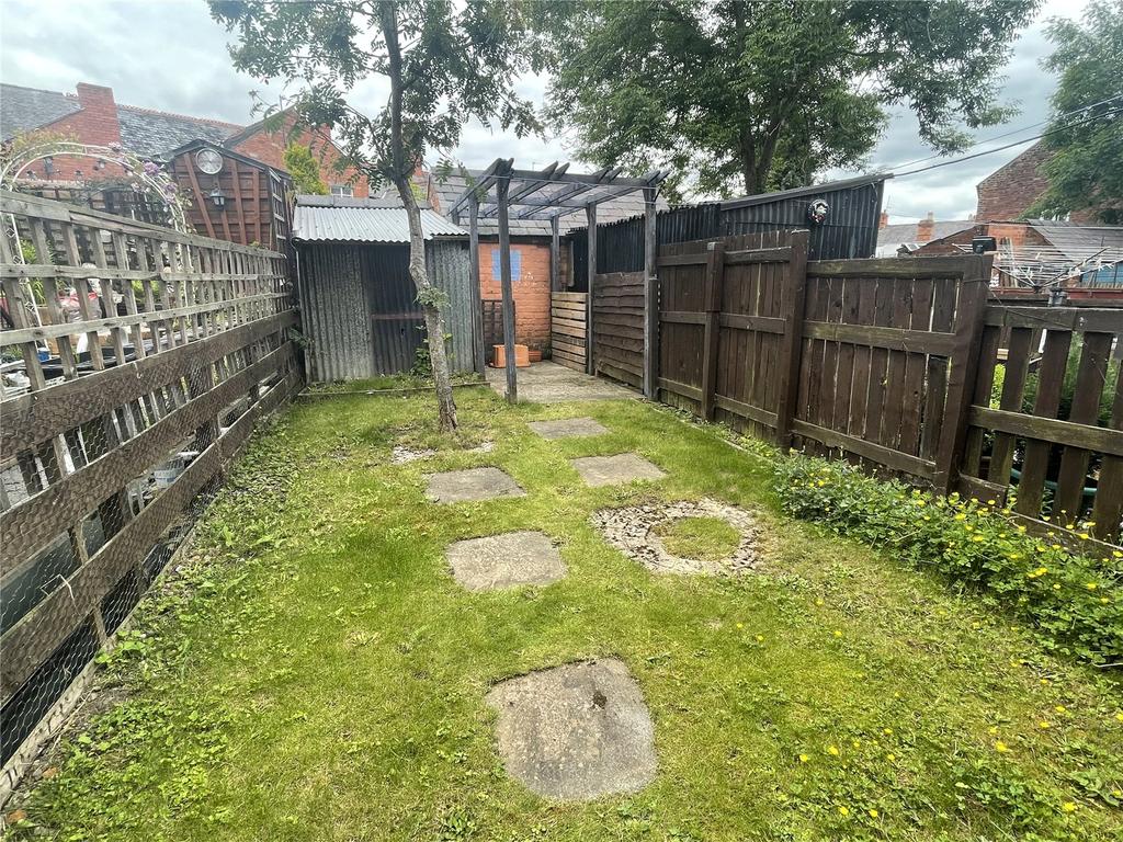 Ash Road, Oswestry, Shropshire, SY11 2 bed terraced house £117,500