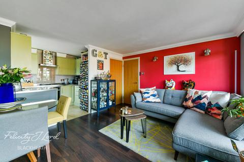 Flat 55, Greenwich Heights Master Gunner Place, London, SE18 4NP