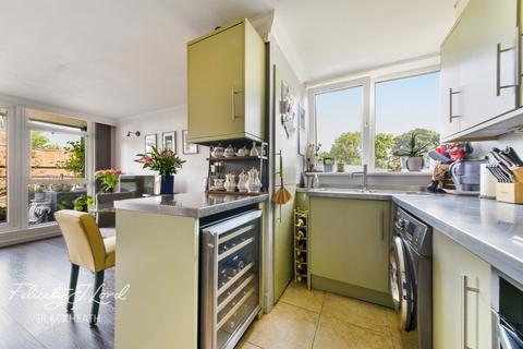 Flat 55, Greenwich Heights Master Gunner Place, London, SE18 4NP