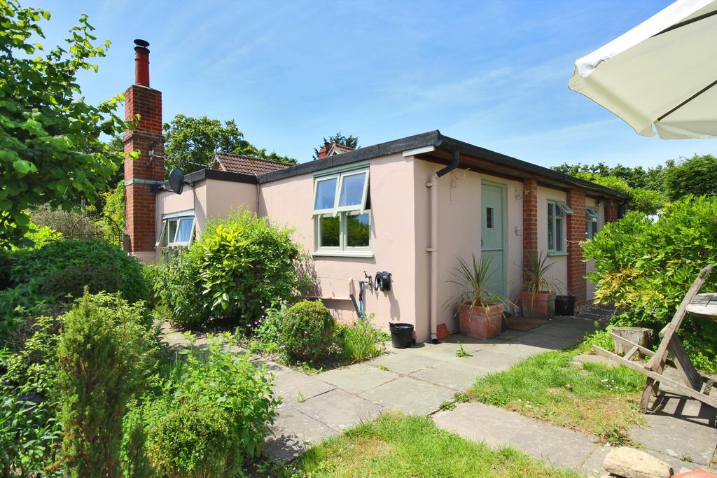 Arnwood House Drive, Everton Road... 2 bed semidetached bungalow £