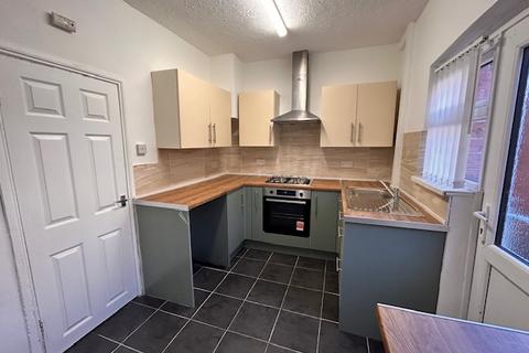 2 bedroom terraced house to rent, York Terrace, Rustenburg St, Hull, HU9