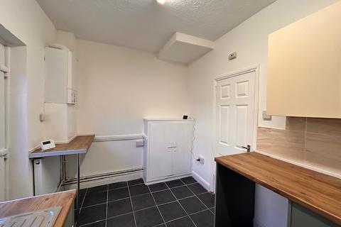 2 bedroom terraced house to rent, York Terrace, Rustenburg St, Hull, HU9