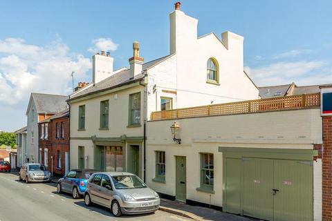 4 bedroom townhouse to rent, Howell Road, Exeter, EX4