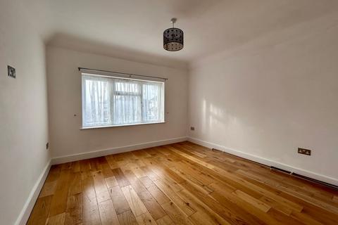 31 Heathside Avenue, Bexleyheath, DA7 4PZ