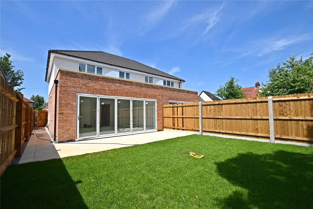Grasmere Road, Longlevens... 3 bed semidetached house £375,000