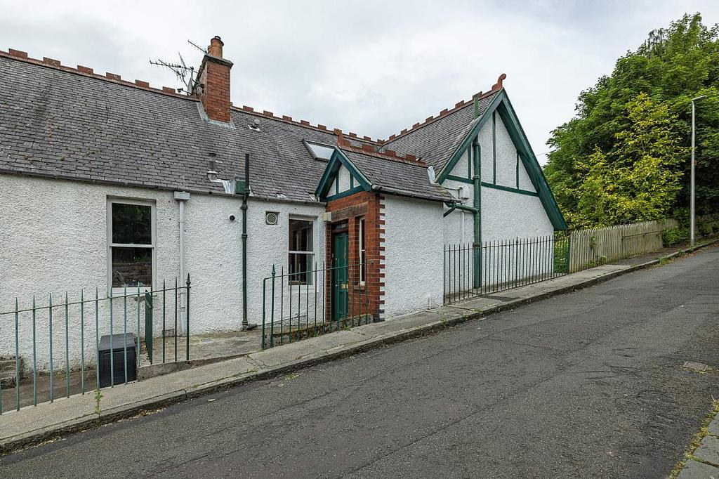 Plumtree House, 6 Plumtree Place, Galashiels TD1 1PZ 4 bed terraced