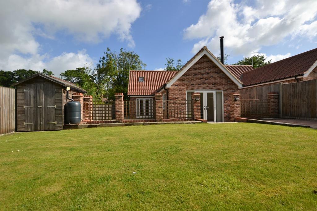 Howland Close, Fakenham 3 bed chalet £379,950