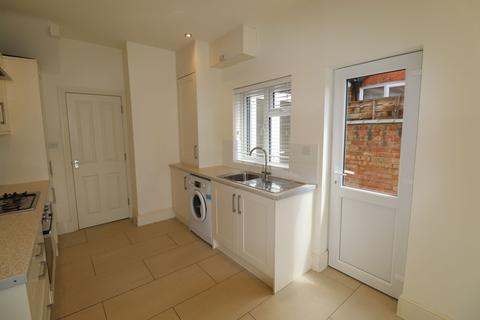 4 bedroom terraced house to rent - Thursby Road, Northampton NN1