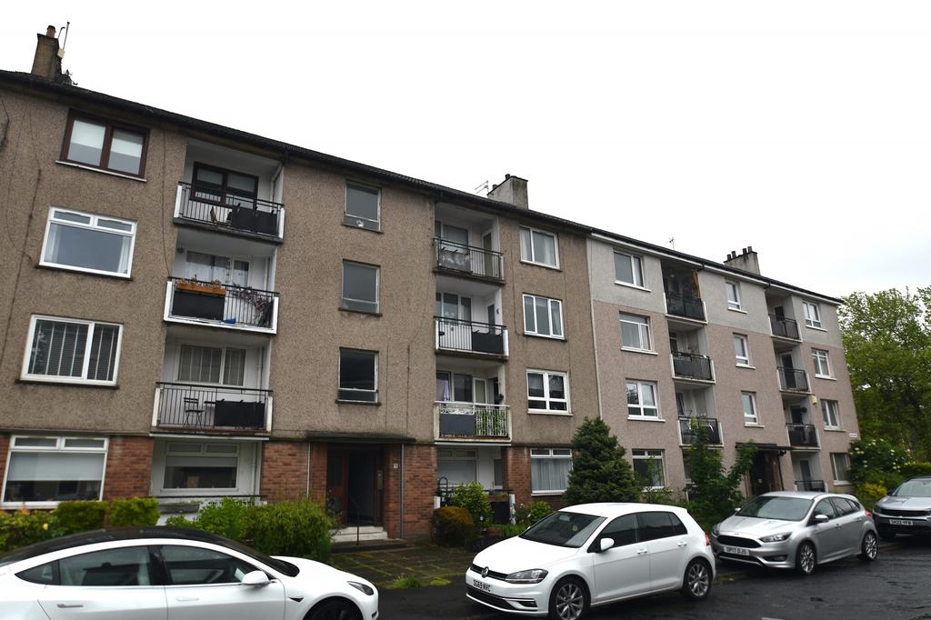 Flat 2/2, Hillington Quadrant, Hillington, Glasgow, G52 2 bed flat £