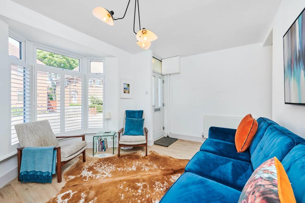 Queens Terrace, Isleworth, Middlesex... 2 bed terraced house £1,900