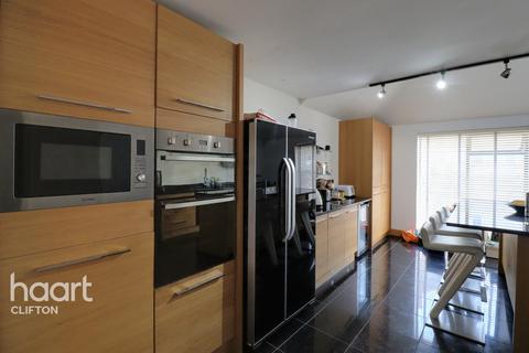 30 Kings Parade Avenue, Bristol, BS8 2RE