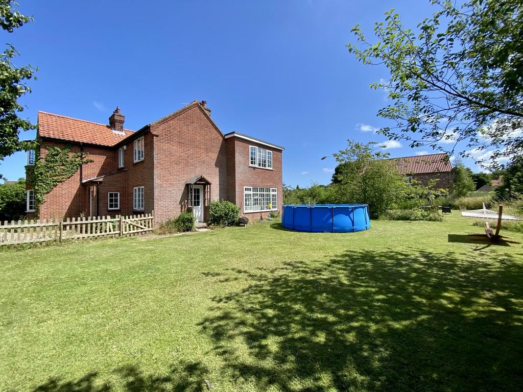 Kelling Road, Holt, Norfolk 4 bed detached house £600,000