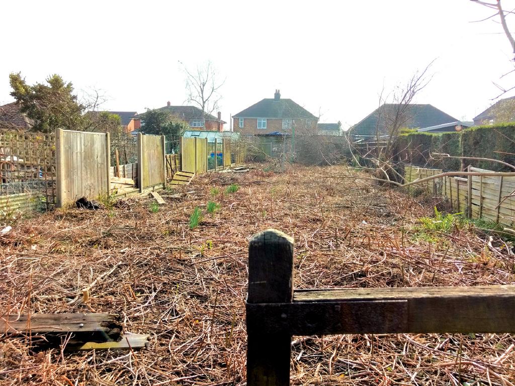 Land to the rear of 52 Turner Road... Land £10,000