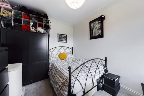 2 bedroom mews for sale - Roffey Park, Colgate