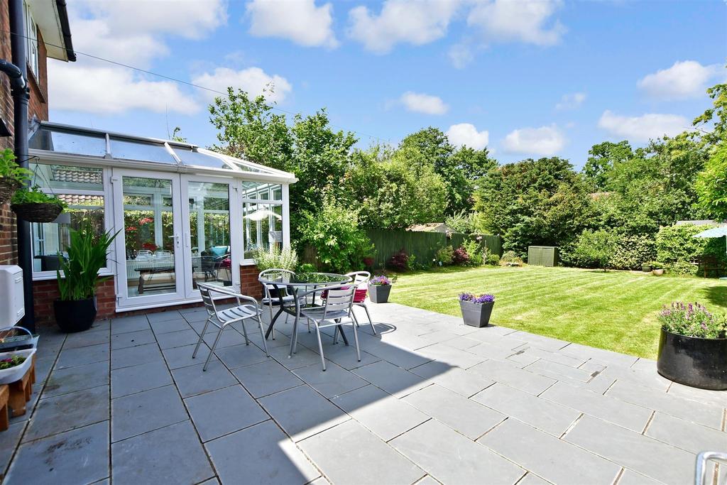 Dale Avenue, Hassocks, West Sussex 4 bed detached house £650,000