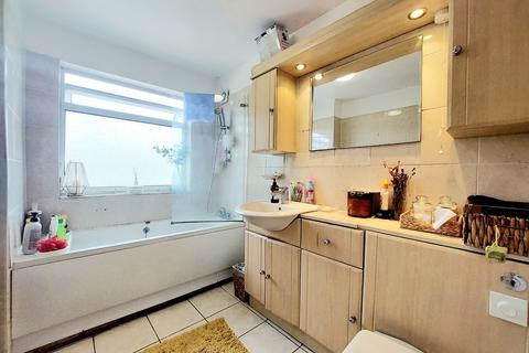 17 Corfe Avenue, Harrow, HA2 8TA