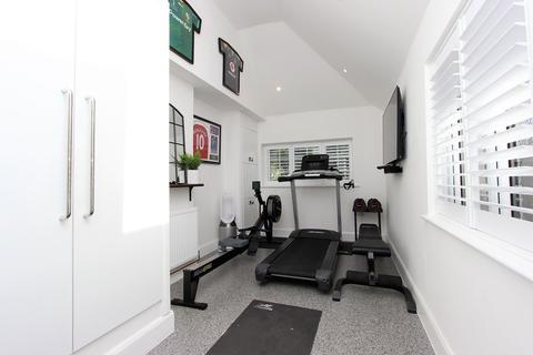 11 Fiddicroft Avenue, Banstead, SM7 3AD