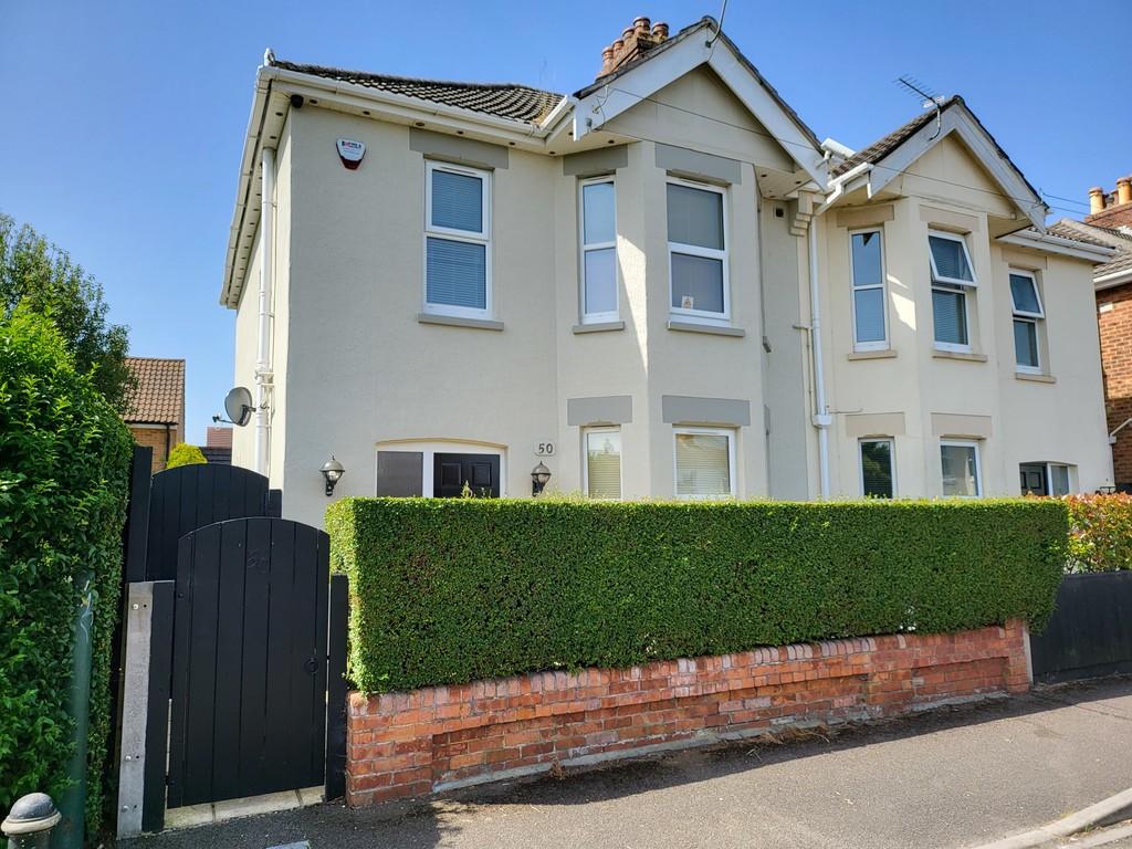 Charminster 3 bed semidetached house £1,550 pcm (£358 pw)
