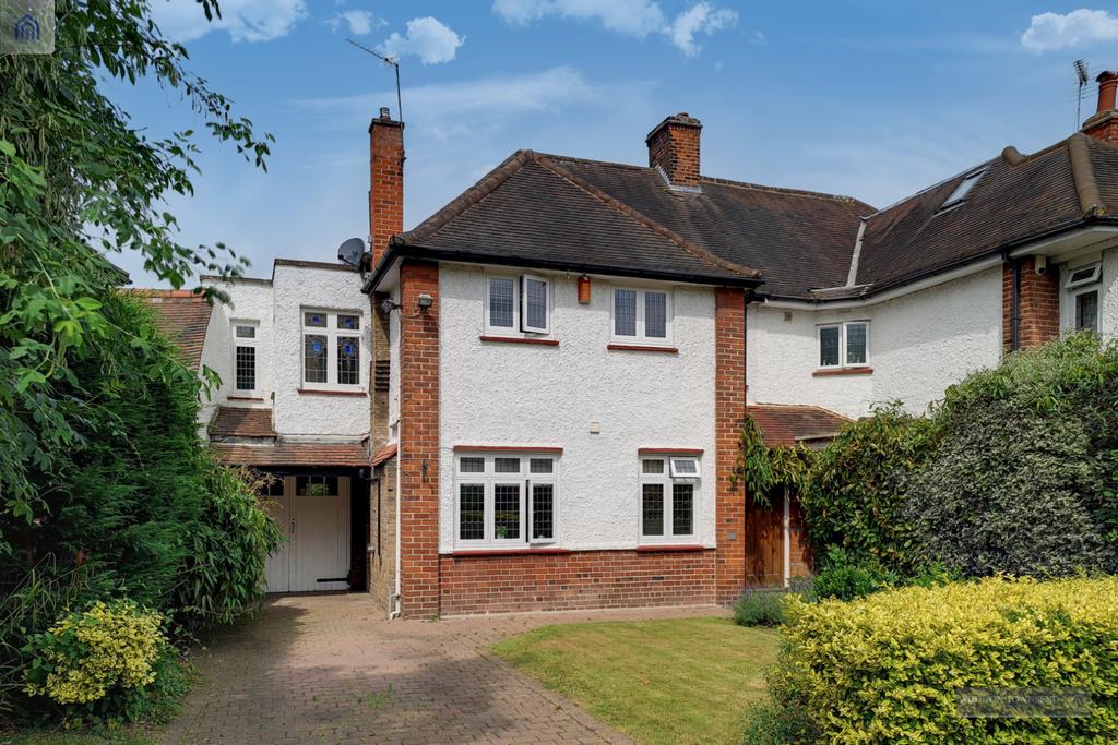 The Ridgeway, Southgate, N14 4 bed semidetached house £1,200,000