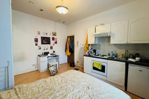 Flat to rent, Stanwick Road, London, Greater London, W14