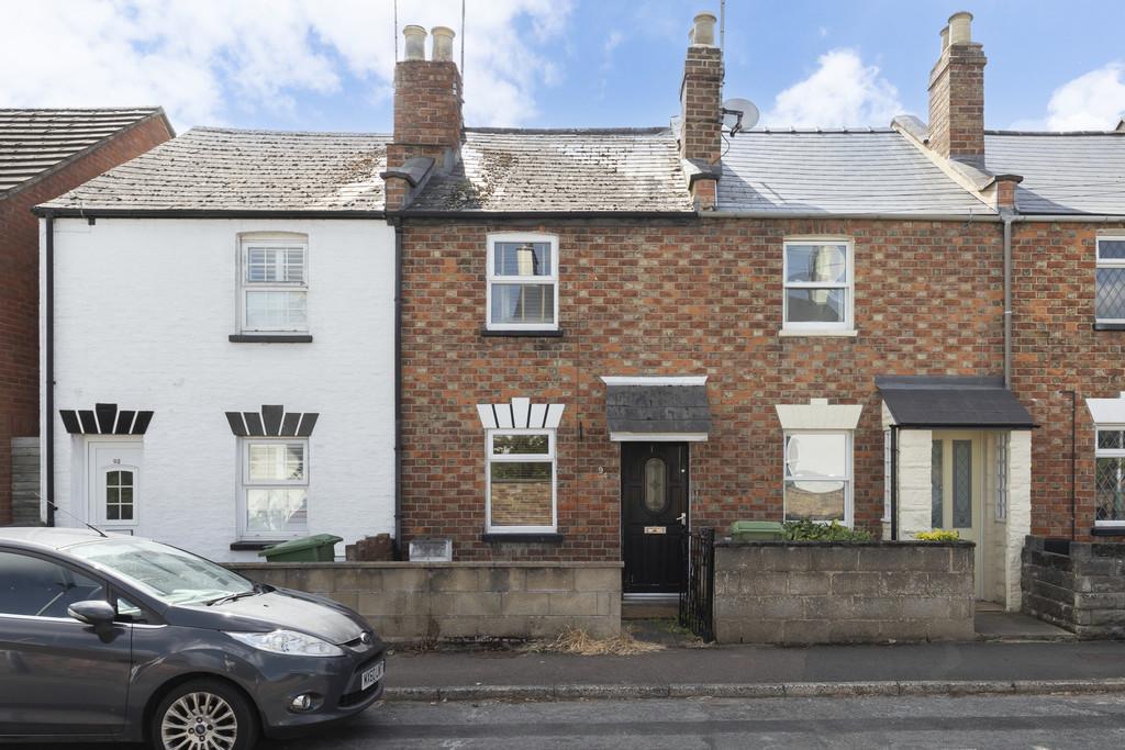 Rowanfield Road, Cheltenham GL51 8AE 2 bed terraced house £250,000