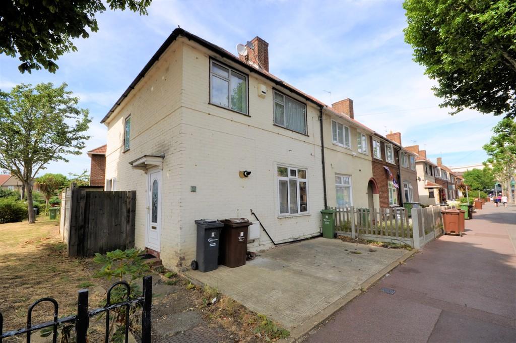 Dagenham Avenue, Dagenham. 3 bed end of terrace house £400,000