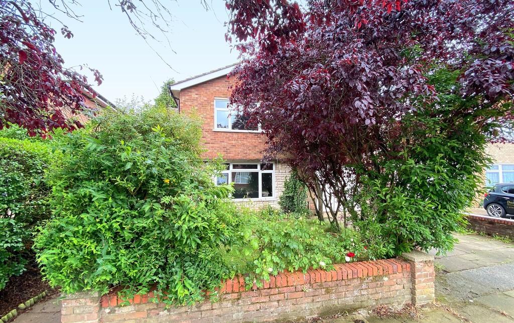 June Avenue, Ipswich IP1 4LT 4 bed detached house - £400,000