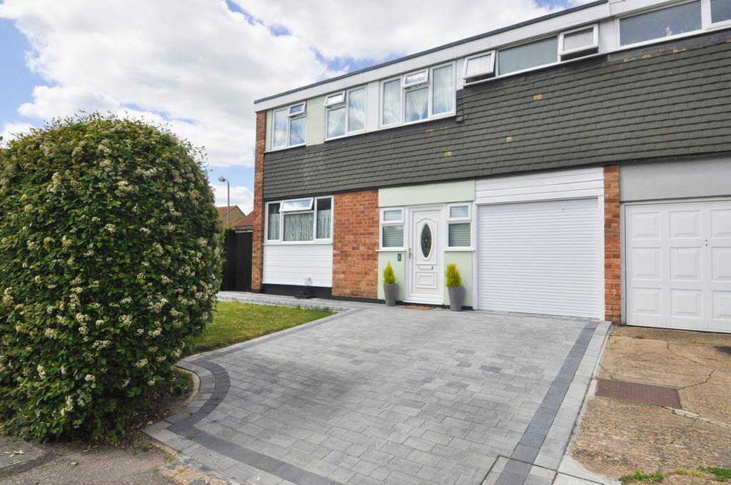 Brewster Close, Canvey Island 4 bed end of terrace house £375,000