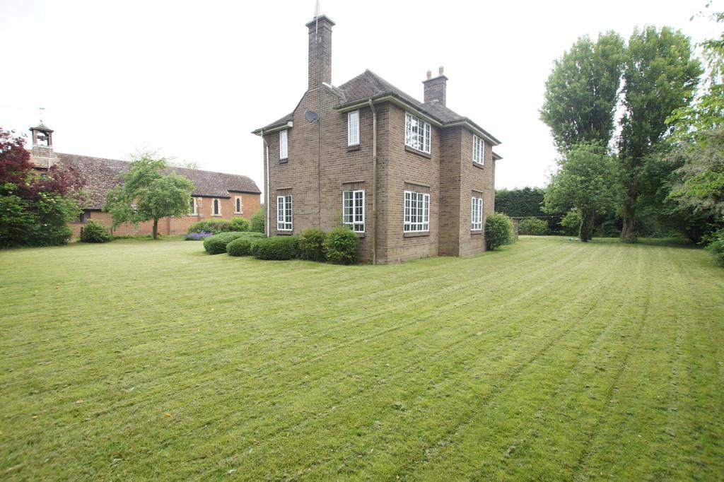 Station Road, Langworth, Lincoln 4 bed detached house £1,100 pcm (£