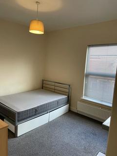 3 bedroom terraced house to rent, Wincombe Street, Rusholme, Manchester