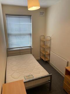 3 bedroom terraced house to rent, Wincombe Street, Rusholme, Manchester