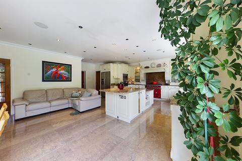 32 The Drive, Uxbridge, UB10 8AG