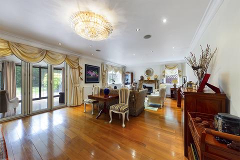 32 The Drive, Uxbridge, UB10 8AG