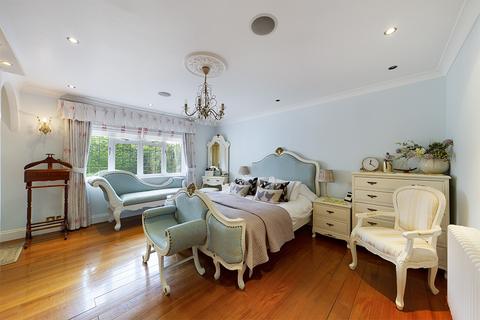 32 The Drive, Uxbridge, UB10 8AG