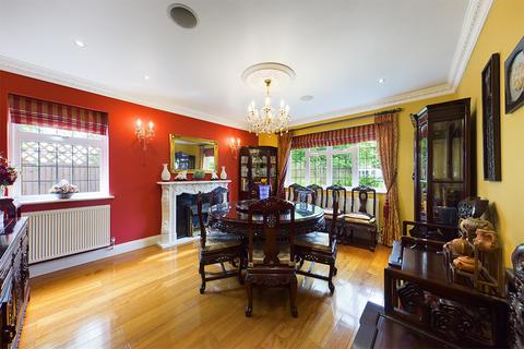 32 The Drive, Uxbridge, UB10 8AG
