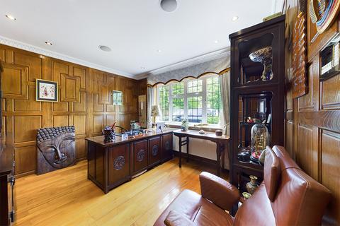 32 The Drive, Uxbridge, UB10 8AG