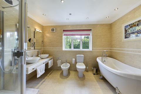 32 The Drive, Uxbridge, UB10 8AG