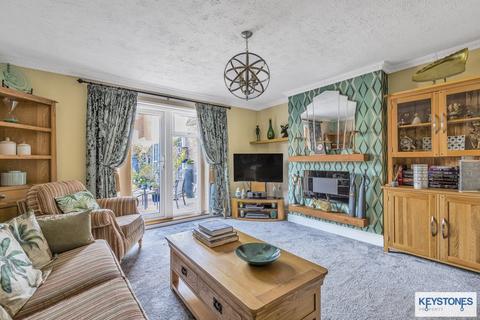 80 Hitchin Close, Romford, RM3 7EQ
