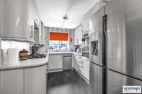 80 Hitchin Close, Romford, RM3 7EQ