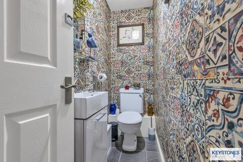 80 Hitchin Close, Romford, RM3 7EQ