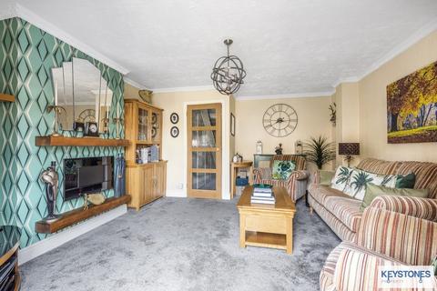 80 Hitchin Close, Romford, RM3 7EQ