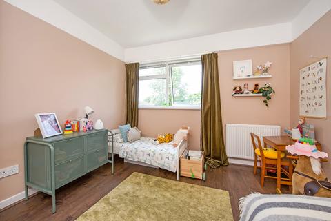 43 Stuart Road, Richmond, TW10 7QU