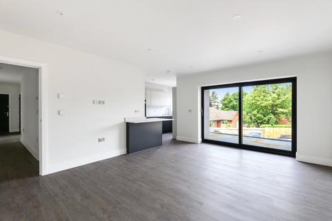 3 bedroom apartment for sale - Asplands Close, Woburn Sands, Milton Keynes, Buckinghamshire, MK17