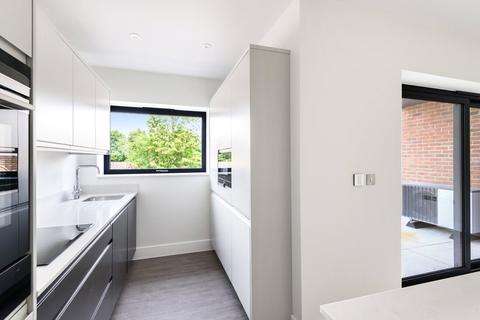 3 bedroom apartment for sale - Asplands Close, Woburn Sands, Milton Keynes, Buckinghamshire, MK17