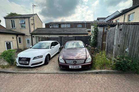 3 bedroom end of terrace house for sale, Stanley Street, Luton, Beds, LU1 5AL